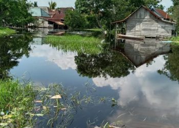Sungai Desa Gumai Meluap, Kondisi Sampah Mengganggu Aliran Air