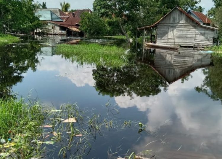 Sungai Desa Gumai Meluap, Kondisi Sampah Mengganggu Aliran Air
