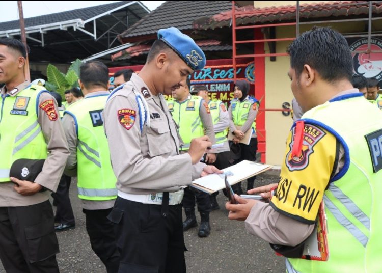 Usai Gelar Apel, Kapolres Muara Enim Mendadak Periksa Personil