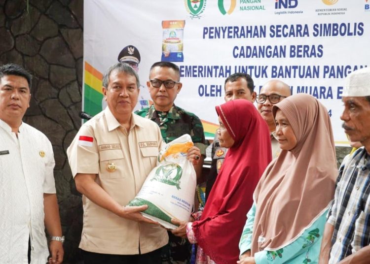 50.371 KPM di Muara Enim Terima Beras 10 Kilo Gram
