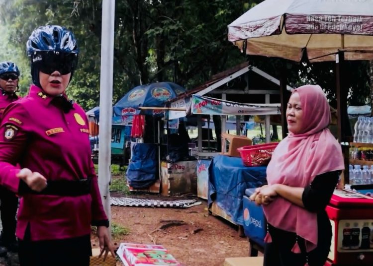 Coolling System’ di Kawasan Wisata, Personel Ditpam Obvit Polda Sumsel Gelar Patroli Bersepeda