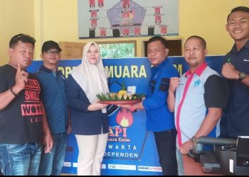Peduli Hari Pers PTBA Potong Tumpeng di Kantor DPP API Di Kabupaten Muara Enim