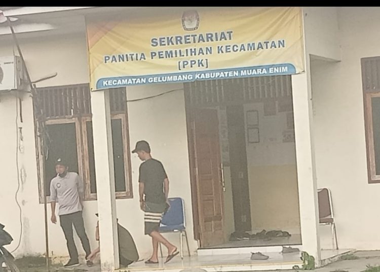 Menunggu 2 Desa PPK Gelumbang Baru Lakukan Rekap Suara Pemilu