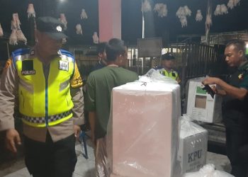 Hasil Surat Suara 7 TPS Didesa Alai Lembak Dikawal Ketat TNI-Polri