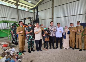 Bukit Asam (PTBA) Serahkan Bantuan Mesin Pemusnah Sampah untuk Muara Enim
