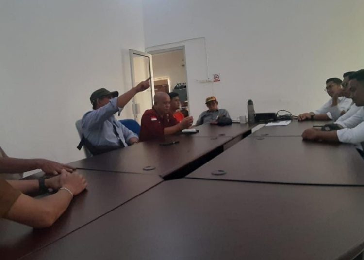 Warga Muara Enim Geram & Protes ke kantor PLN