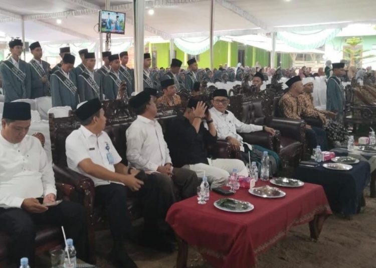 Heri Amalindo Berikan 15 Tiket Umroh Santri Lulus di Wisuda Ponpes Hidayatul Mubtadiin Sigam