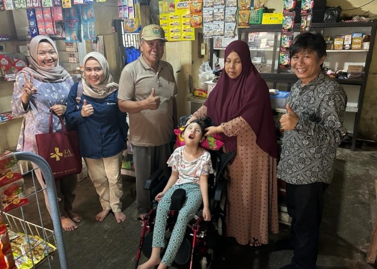 Berikan Kursi Roda Adaptif, Bukit Asam Datangi Langsung Anak-anak Cerebral Palsy