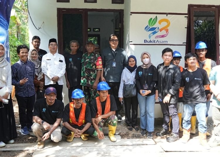 Bantuan Bedah Rumah, Bukti Nyata Kepedulian Bukit Asam Untuk Masyarakat