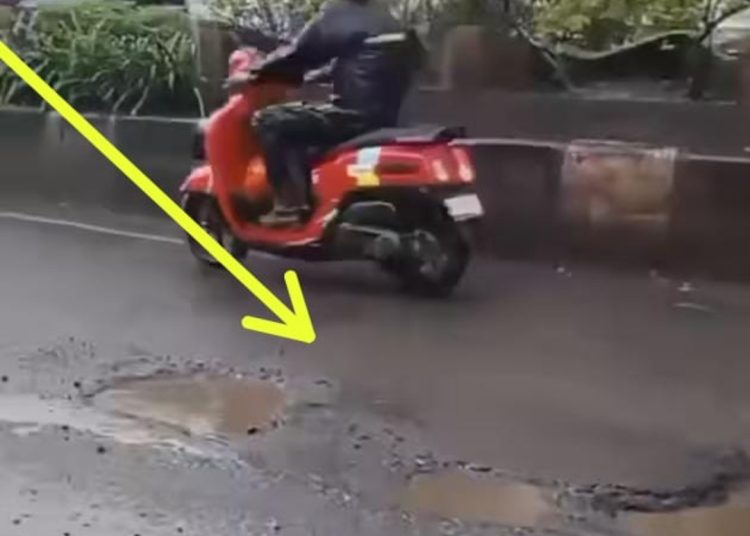Jalan Berlobang di Muara Enim Kerap Memakan Korban