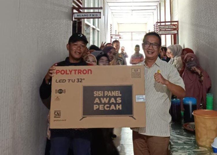 Lewat Door Prize Camat Berikan Reward Jajarannya