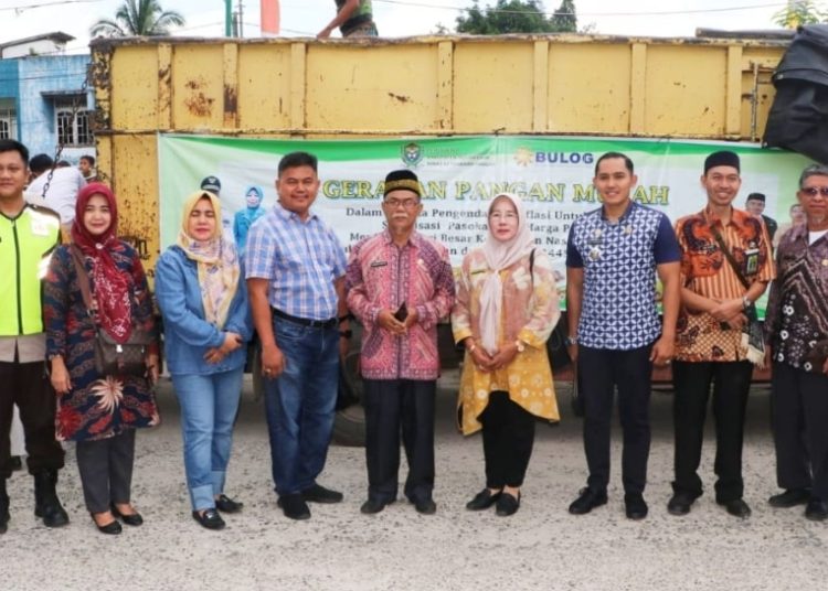 Sediakan 6 Ton Beras Dalam Gerakan Pangan Murah di Rambang Niru