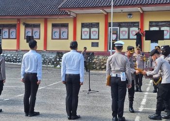 Kapolres Muara Enim Berikan Penghargaan Personilnya