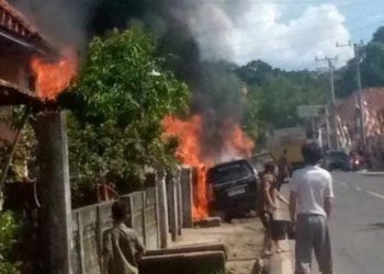 Warga Karang Agung Lubai Berhamburan Melihat Peristiwa Kebakaran