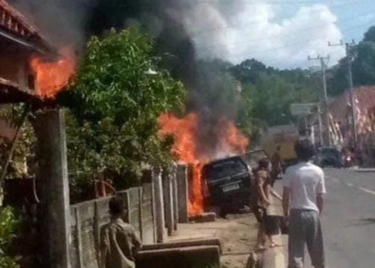 Warga Karang Agung Lubai Berhamburan Melihat Peristiwa Kebakaran
