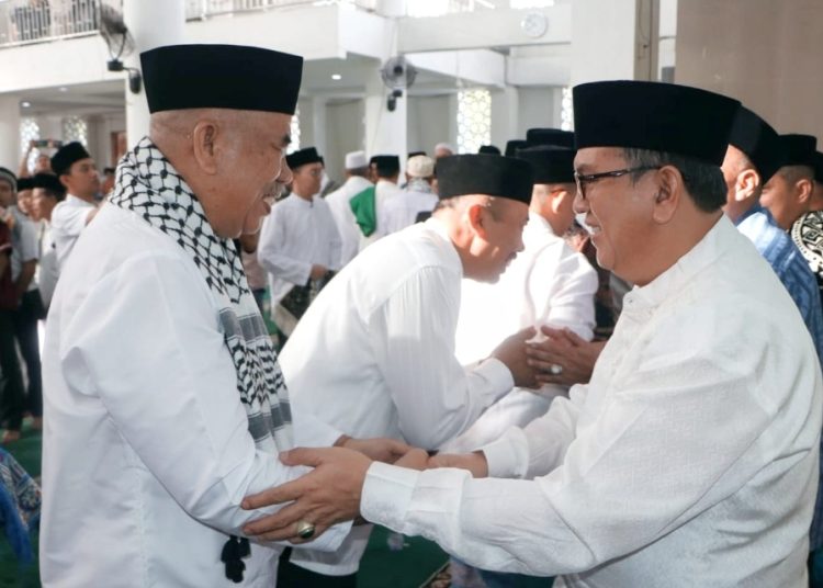Usai Shalat Idul Fitri, Pj.Bupati Muara Enim Rayakan Lebaran Bersama Masyarakat