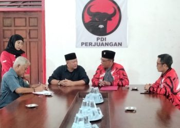 H. Hanan Zulkarnain M.T.P Mantan Wakil Bupati 2003 – 2008 era Kalamudin Djinab , Ambil Formulir Pendaftaran Calon Bupati Muara Enim
