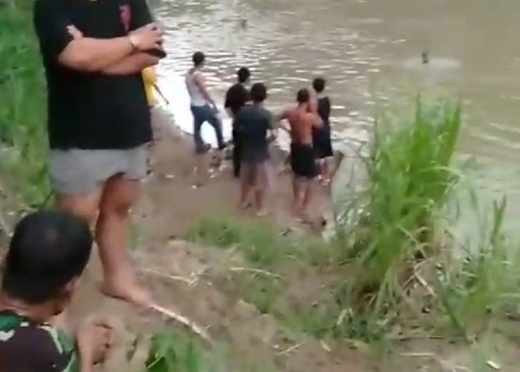 Breaking News: dua Bocah Hilang terbawah Arus Sungai  Enim di Desa Tanjung