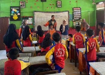 SOSIALISASI TERKAIT PENCEGAHAN TINDAKAN BULLYING DI SEKOLAH DASAR NEGERI 6 DESA UJAN MAS LAMA