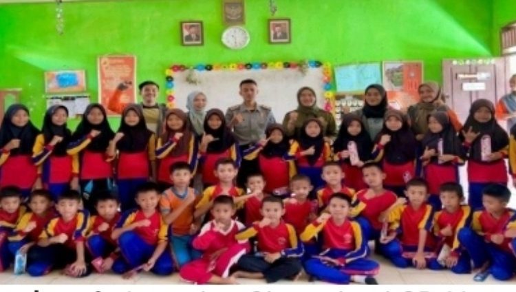 PENGENALAN PROFESI POLSUSPAS DALAM RANGKA MENINGKATKAN KESADARAN HUKUM DI SD NEGERI 06 UJAN MAS LAMA