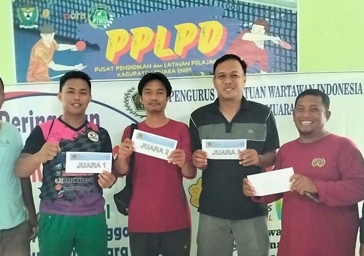 Peringati HPN 2024, PWI Muara Enim Gelar Potong Tumpeng dan Berbagai Lomba