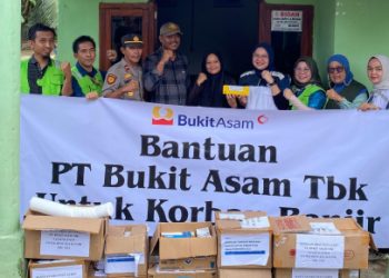 Bantuan Kemanusiaan Disalurkan Bukit Asam (PTBA) untuk Korban Banjir di Ulak Pandan