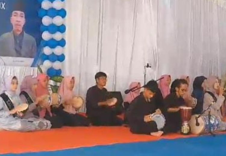 Group Marawis Warnai Pelepasan Siswa Kelas IX SMPN 1 Gelumbang
