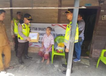 Sambut HUT Bhayangkara Ke-78 Polsek Lembak Laksanakan Giat Penyaluran Bansos
