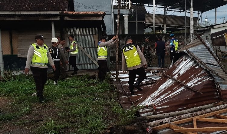 Tim Gabungan Polres Muara Enim Kembali Bongkar Gudang Penampungan BBM illegal Di Lembak