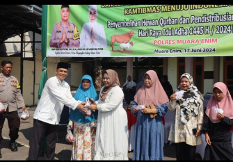 Hari Raya Idul Adha Polres Muara Enim Distribusikan Daging Qurban
