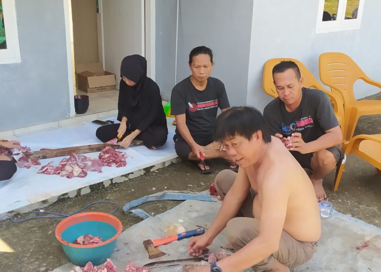 AWPI Muara Enim Potong Hewan Kurban, Suprayogi & Anggota: Selamat Hari Raya Idul Adha 1445 Hijriah