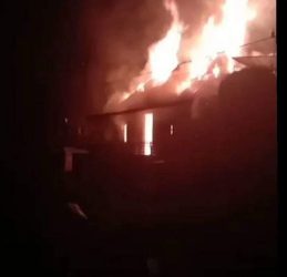 Rumah Warga Segamit SDU Yang Terbakar Diduga Konsleting Listrik