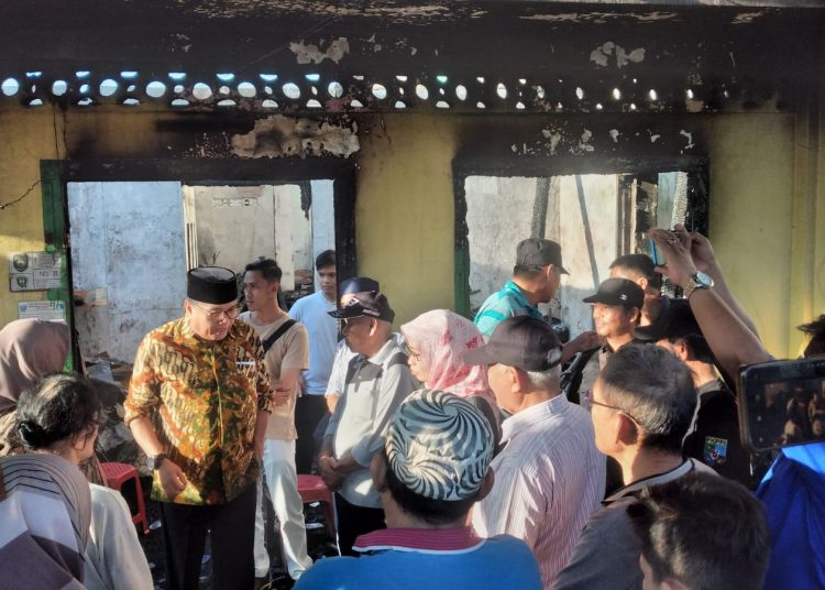 Bakal Calon Bupati Muara Enim periode 2024 – 2029 HNU Sambangi Korban Kebakaran di Kelurahan Tungkal