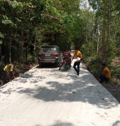 Dulu Becek Kini Jalan Jadi Mulus, Warga & Kades Dukung Serta Apresiasi Hasil Proyek Pembangunan Jalan Setapak di Desa Tambangan Kelekar