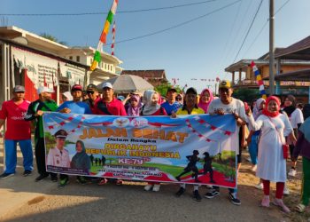 Ratusan Warga Desa Ulak Bandung Antusias Mengikuti Jalan Sehat untuk Memperingati HUT RI ke-79