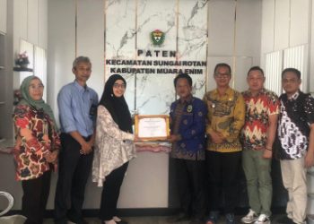 Taat Pajak, Kantor Pajak Pratama Berikan Penghargaan dan Apresiasi Camat Sungai Rotan